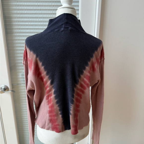 T.La - Picture 5 of 10